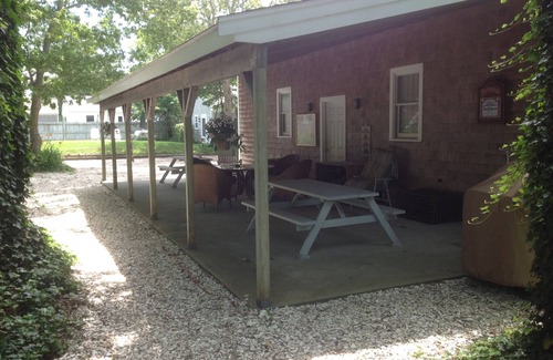 South Yarmouth Cottage | Pet-Friendly Studio Cottage Steps from South Yarmouth Beach