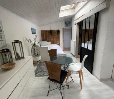 Gujan-Mestras House | Explore the Studio-Cottage with Garden at Bassin d'Arcachon