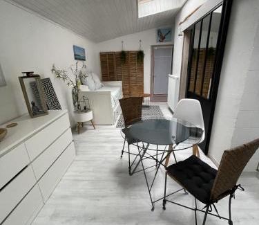 Gujan-Mestras House | Explore the Studio-Cottage with Garden at Bassin d'Arcachon