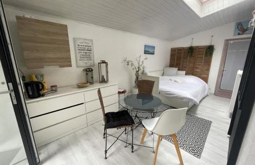 Gujan-Mestras House | Explore the Studio-Cottage with Garden at Bassin d'Arcachon