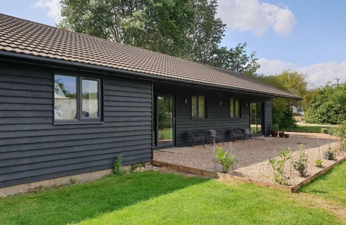 Grimsby Cottage | Idyllic Studio Cottage, The Chicken Coop near Cleethorpes Beach