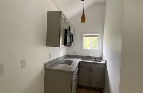 Knightdale Cottage | Modern Studio Cottage Near Knightdale Dining & Fun