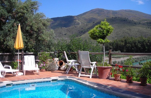 Agustinos House | Cozy Studio Cottage with Private Pool in Serene Hamlet