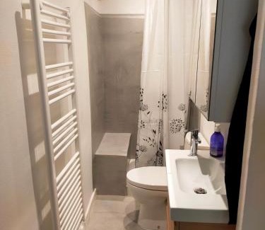 Croix Rousse Apartment | Cozy Studio Croix Rousse: Family-Friendly with Breakfast
