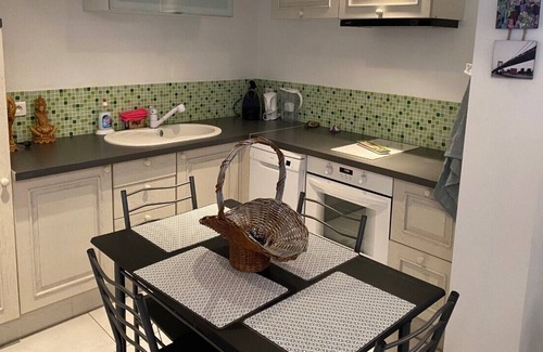 Cuges-les-Pins Apartment | Cozy Studio Cuges - Ideal for Families and Pets