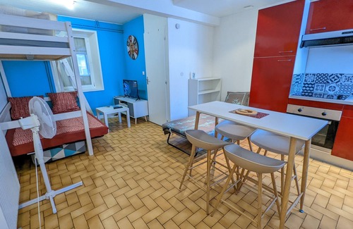 Beaumont Saint-Cyr Apartment | Comfortable Studio Cyrbordo Near Futuroscope & Poitiers