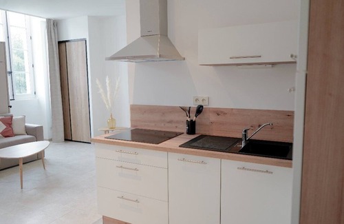 Villeneuve-les-Avignon Apartment | Charming Studio for Two Near Palais des Papes, Villeneuve