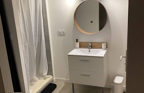Vergeze Apartment | Discover Studio d Inès: Family and Pet-Friendly Retreat