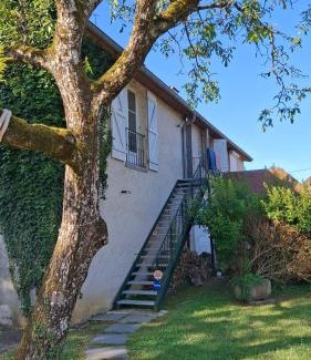 L'Etoile Apartment | Cozy Studio in Historic Home with Serene Garden Retreat
