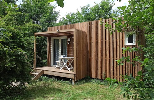 Dunes Apartment | Tranquil Studio in Lush Garden with Spa Amenities