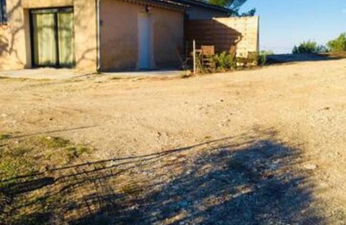 Pont Royal Apartment | Cozy Studio in Pine Forest - L'Isle-sur-la-Sorgue
