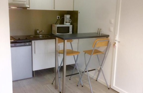 Pont Royal Apartment | Cozy Studio in Pine Forest - L'Isle-sur-la-Sorgue
