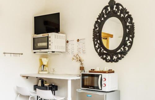 Blesignac Apartment | Cozy Studio in the Woods: Family-Friendly with Breakfast