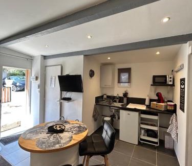 Taradeau Apartment | Cozy Studio in Residence - Pet & Child Friendly Stay