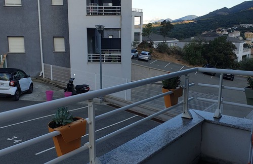 Corte Apartment | Modern Studio with Lake View and Family-Friendly Amenities