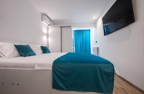 Saturn Apartment | Oceanfront Studio Darius Saturn - Guest Rated 9.9/10