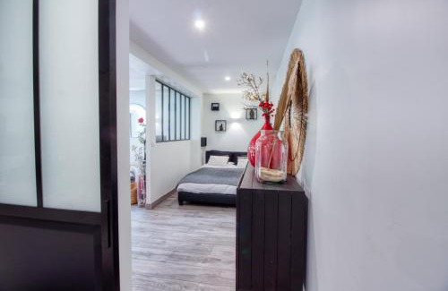 Franconville Apartment | Private Terrace Studio Near Train Station and Ocean Views