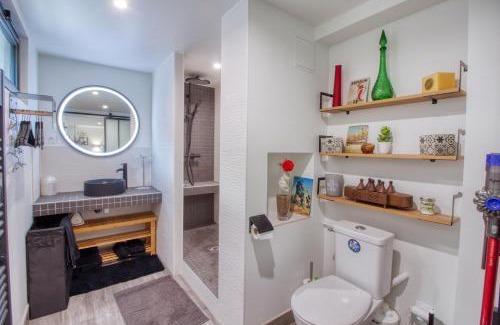 Franconville Apartment | Private Terrace Studio Near Train Station and Ocean Views