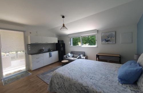 Ducey-les-Cheris House | Independent Studio with Terrace - Pet & Child Friendly Stay