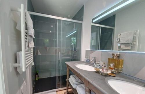 Ducey-les-Cheris House | Independent Studio with Terrace - Pet & Child Friendly Stay