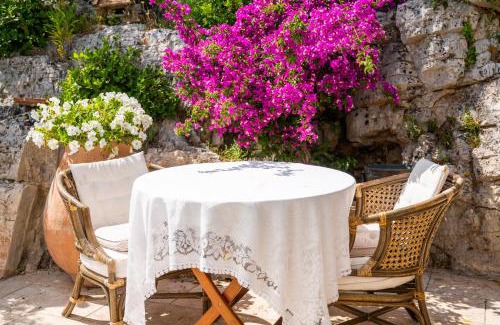 Sollies-Toucas Apartment | Serene Studio Le Rose with Pool and Ocean Views