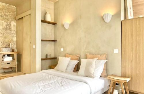 Croulebarbe Apartment | Romantic Studio for Couples with 4-Star Comfort