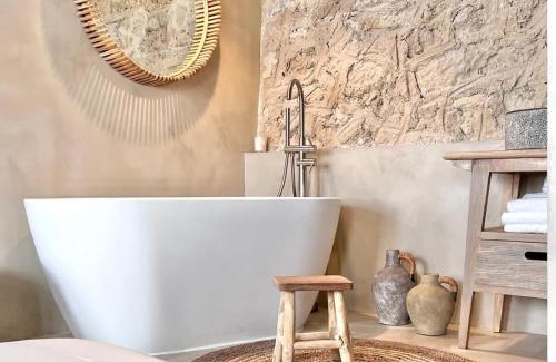 Croulebarbe Apartment | Romantic Studio for Couples with 4-Star Comfort