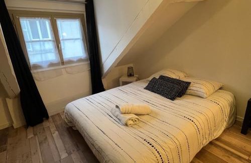Bourgogne Apartment | Serene Studio Steps from Cathedral - Pet and Child Friendly