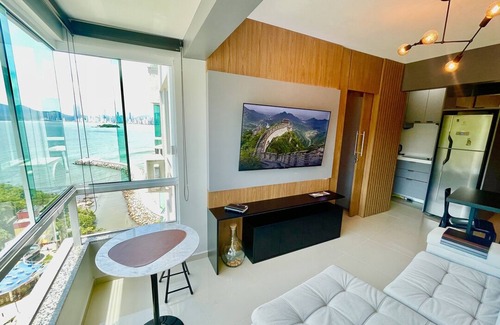 Pioneiros Apartment | Oceanfront Studio in Balneário Camboriú with Pool & Spa