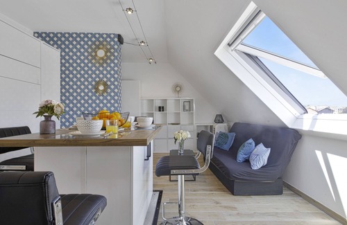 Biarritz City Centre Apartment | Modern Oceanfront Studio with Spa & Exceptional Views