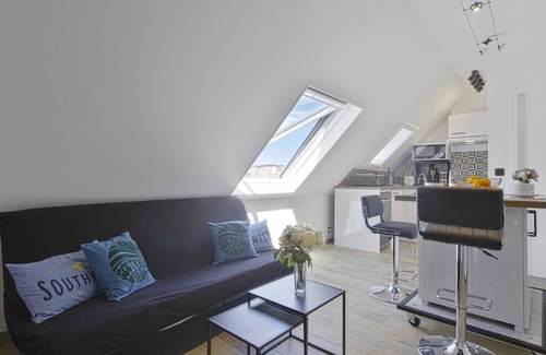 Biarritz City Centre Apartment | Modern Oceanfront Studio with Spa & Exceptional Views
