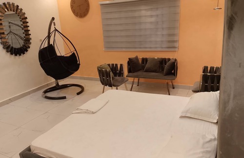 Littoral Department Apartment | Modern Studio de Luxe à Cotonou with Family-Friendly Amenities