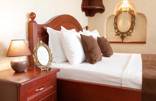 Zarichnyi District Apartment | Relaxing Studio De Luxe with Ocean View Jacuzzi Retreat