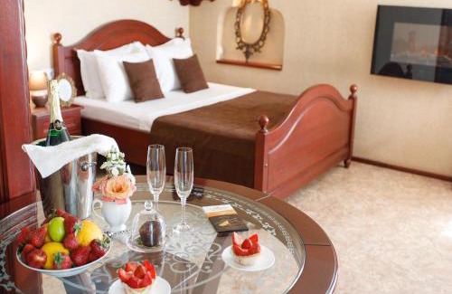Zarichnyi District Apartment | Relaxing Studio De Luxe with Ocean View Jacuzzi Retreat
