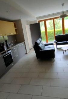 Cremines Apartment | Inviting Studio de Vacances with Spa and Hot Tub Amenities