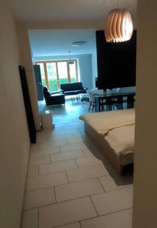 Cremines Apartment | Inviting Studio de Vacances with Spa and Hot Tub Amenities
