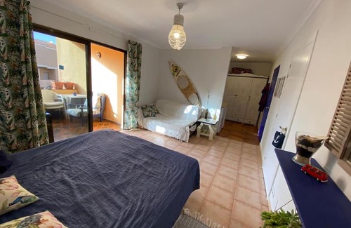 La Pared Apartment | Cozy Studio De Ziutek: Family-Friendly Retreat Awaits