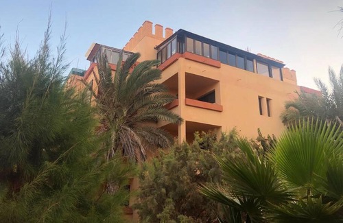 La Pared Apartment | Cozy Studio De Ziutek: Family-Friendly Retreat Awaits