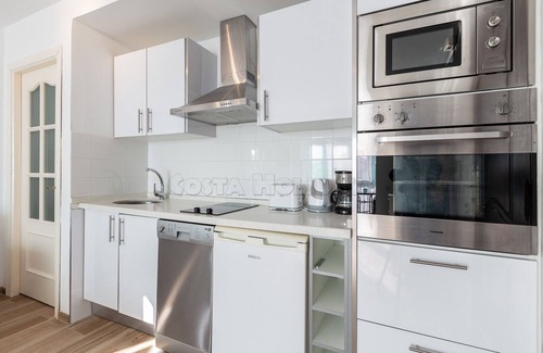 Castillo de Sabinillas Apartment | Seaside Studio Delfin Duquesa: 10/10 Rating & Pet Friendly