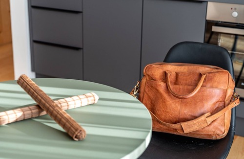 Saig Apartment | Cozy Studio Deluxe: Ideal for Families, Breakfast Included