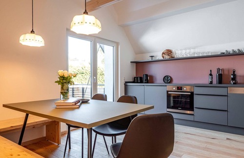 Saig Apartment | Cozy Studio Deluxe: Ideal for Families, Breakfast Included