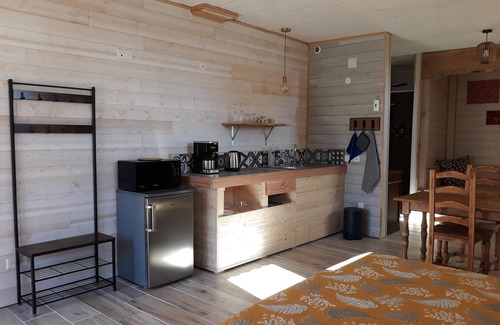 Saint-Dolay Apartment | Cozy Studio des Pêchers with Breakfast & Kitchen Amenities