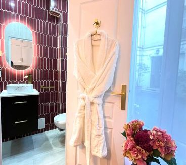 14th Arrondissement Apartment | Chic Studio Retreat in Central Paris - Guest Rated 10/10
