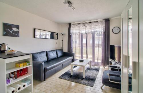 Etrembieres Apartment | Stylish Studio Stay Near Geneva - Pet and Child Friendly