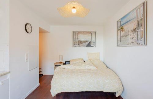 Gentilly Apartment | Cozy Studio Doux in Paris - Family-Friendly Retreat