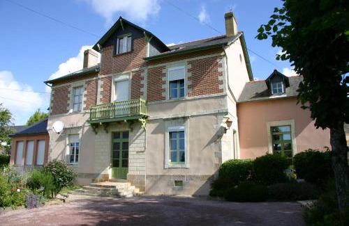 Pipriac House | Cozy Studio du Chalet de Caharet - Family-Friendly Retreat