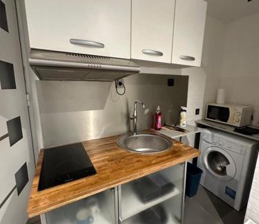 Le Fief-Sauvin Apartment | Cozy Studio du Fief - Family-Friendly and Budget-Friendly Stay