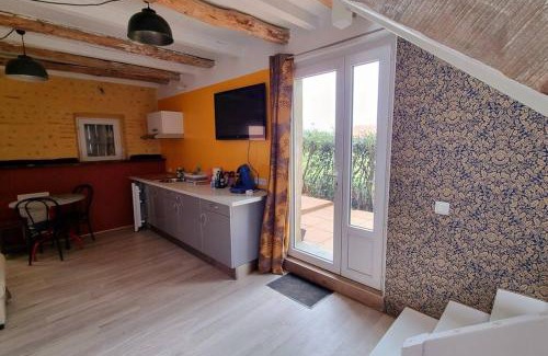 Serres-Castet Apartment | Cozy Studio du lac: Guest Rated 8.2/10 for Your Stay