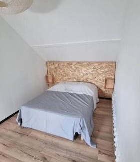 Serres-Castet Apartment | Cozy Studio du lac: Guest Rated 8.2/10 for Your Stay