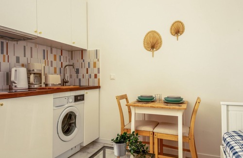 Quartier Sainte-Marguerite Apartment | Stylish Studio in Bastille - Pet Friendly & Spa Access
